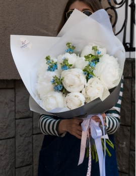 Bouquet with white peonies White Marshmallow
